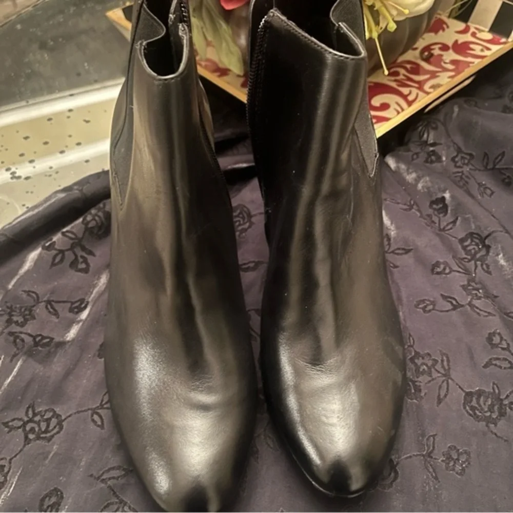 Antonio Melani Women's 9M Black Leather Heels Boots